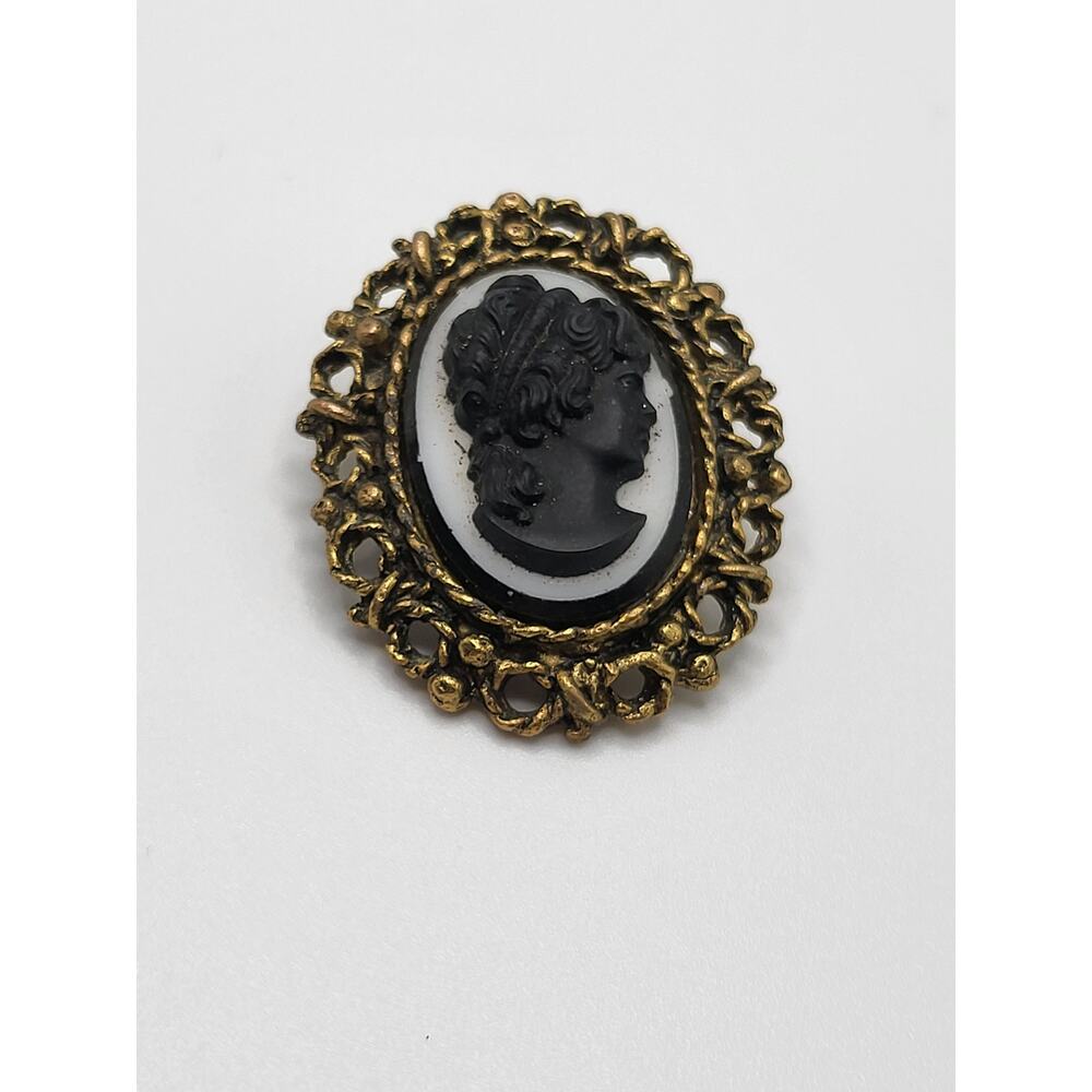 Vintage Black Cameo Brooch Gold Tone Oval Openwork Frame 1.5 In